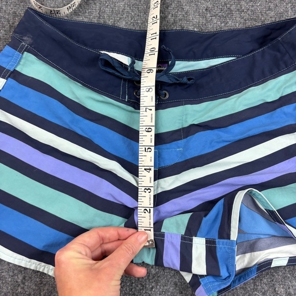 PATAGONIA Women’s W’s Wavefarer Boardshort 5” Water Ribbons: Dam Blue size: 8 - Picture 8 of 11